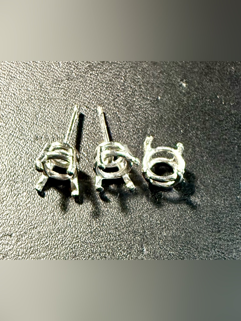 14k white gold Earring Settings - Round Stud Prongs for a 5mm stones